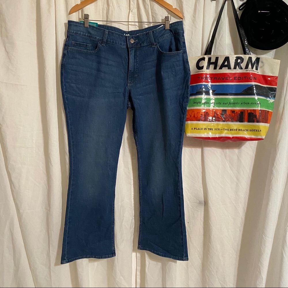 Lee mid rise bootcut Jeans NWT